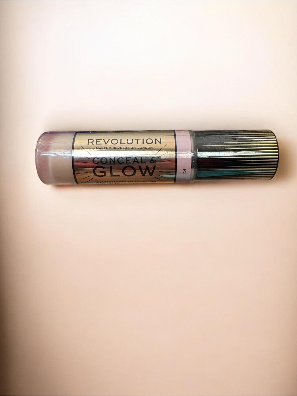 Makeup Revolution Conceal & Glow Illuminating Foundation F7 New Sealed